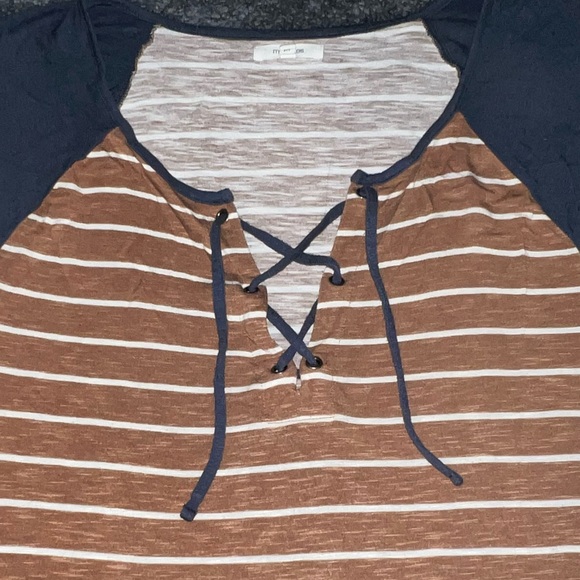 Varsity Striped Lace Up V Neck Tee - Picture 2 of 9